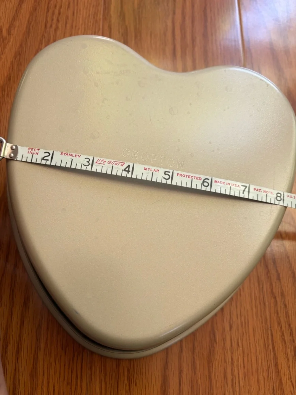 Crofton Heart-Shaped Nonstick Cake Pan in Gold - 9 X 8.5 inch
